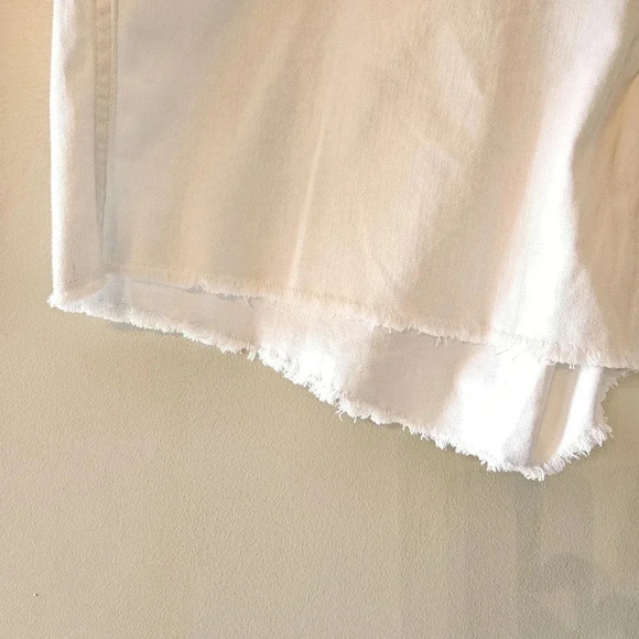 Signature by Levi Strauss & Co. High Rise Plus Size Heritage Denim Shorts 28W. - Picture 10 of 16